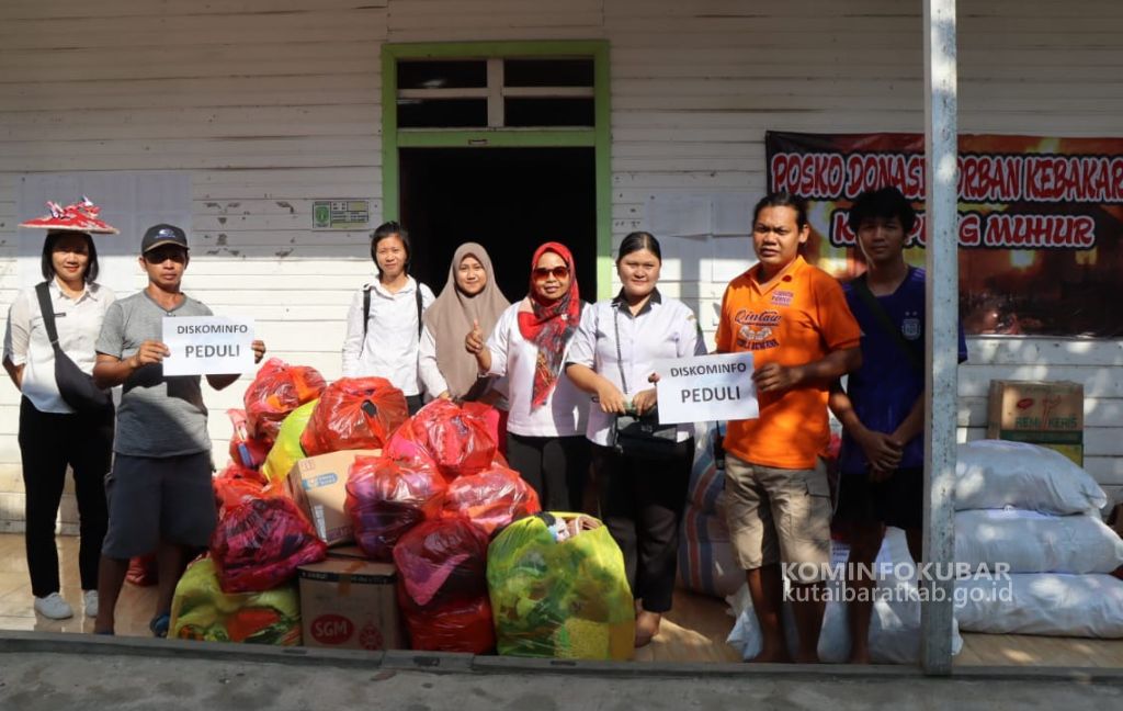 Diskominfo Kutai Barat Salurkan Bantuan Untuk Korban Kebakaran Kampung Muhur Diskominfo Kutai Barat Salurkan Bantuan Untuk Korban Kebakaran Kampung Muhur